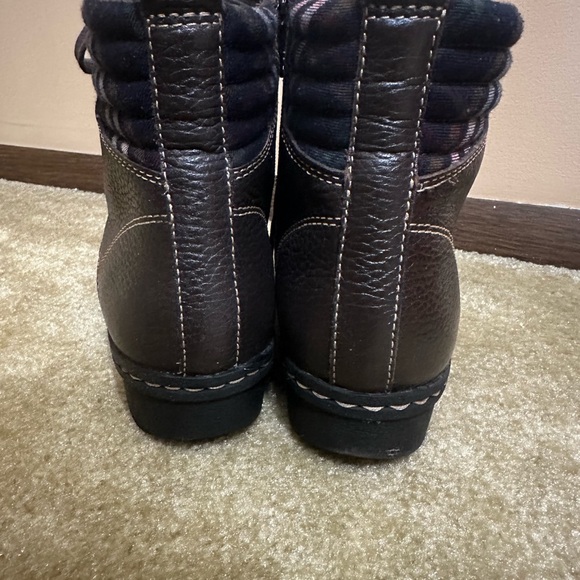 Clarks collection cushion soft ankle boots. Size 7.5 - Picture 5 of 7